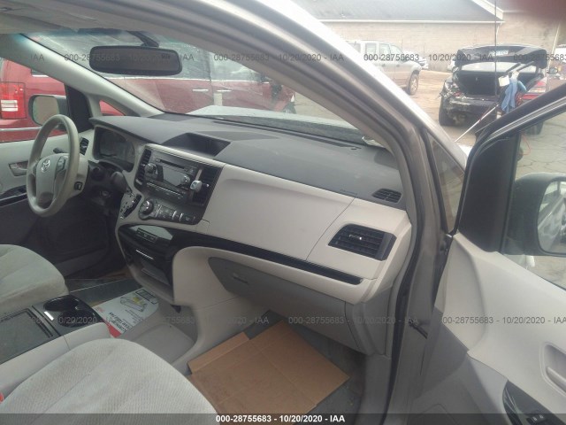 Photo 4 VIN: 5TDKK3DC2DS335661 - TOYOTA SIENNA 