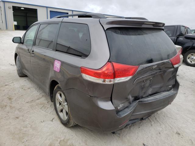 Photo 2 VIN: 5TDKK3DC2DS338379 - TOYOTA SIENNA LE 