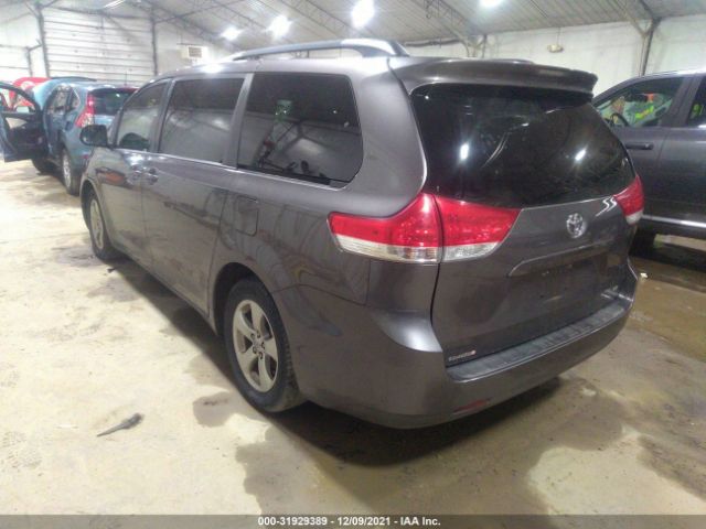 Photo 2 VIN: 5TDKK3DC2DS339614 - TOYOTA SIENNA 