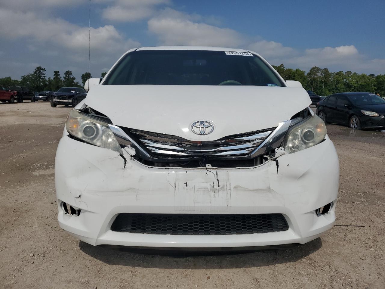 Photo 4 VIN: 5TDKK3DC2DS339984 - TOYOTA SIENNA 