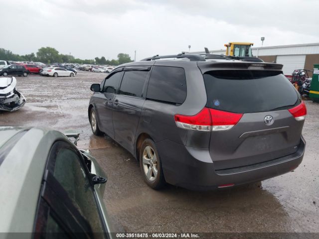 Photo 2 VIN: 5TDKK3DC2DS346837 - TOYOTA SIENNA 