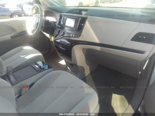 Photo 4 VIN: 5TDKK3DC2DS355490 - TOYOTA SIENNA 