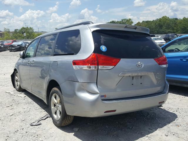 Photo 2 VIN: 5TDKK3DC2DS365453 - TOYOTA SIENNA LE 