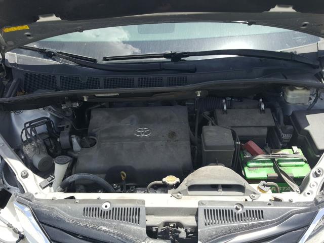 Photo 6 VIN: 5TDKK3DC2DS365453 - TOYOTA SIENNA LE 