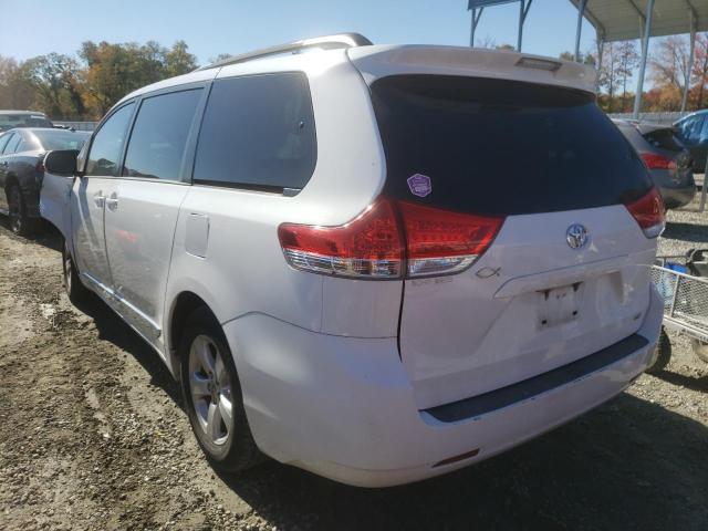 Photo 2 VIN: 5TDKK3DC2DS370295 - TOYOTA SIENNA LE 