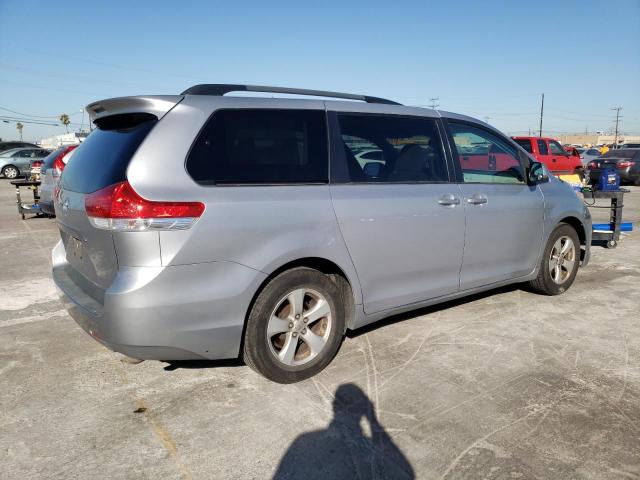 Photo 2 VIN: 5TDKK3DC2DS381779 - TOYOTA SIENNA LE 