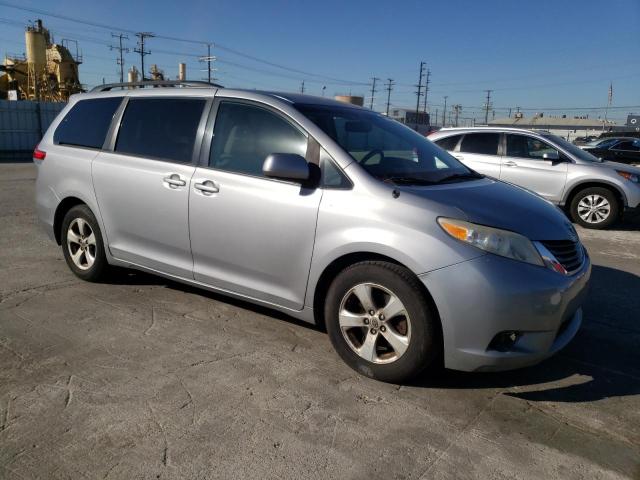 Photo 3 VIN: 5TDKK3DC2DS381779 - TOYOTA SIENNA LE 