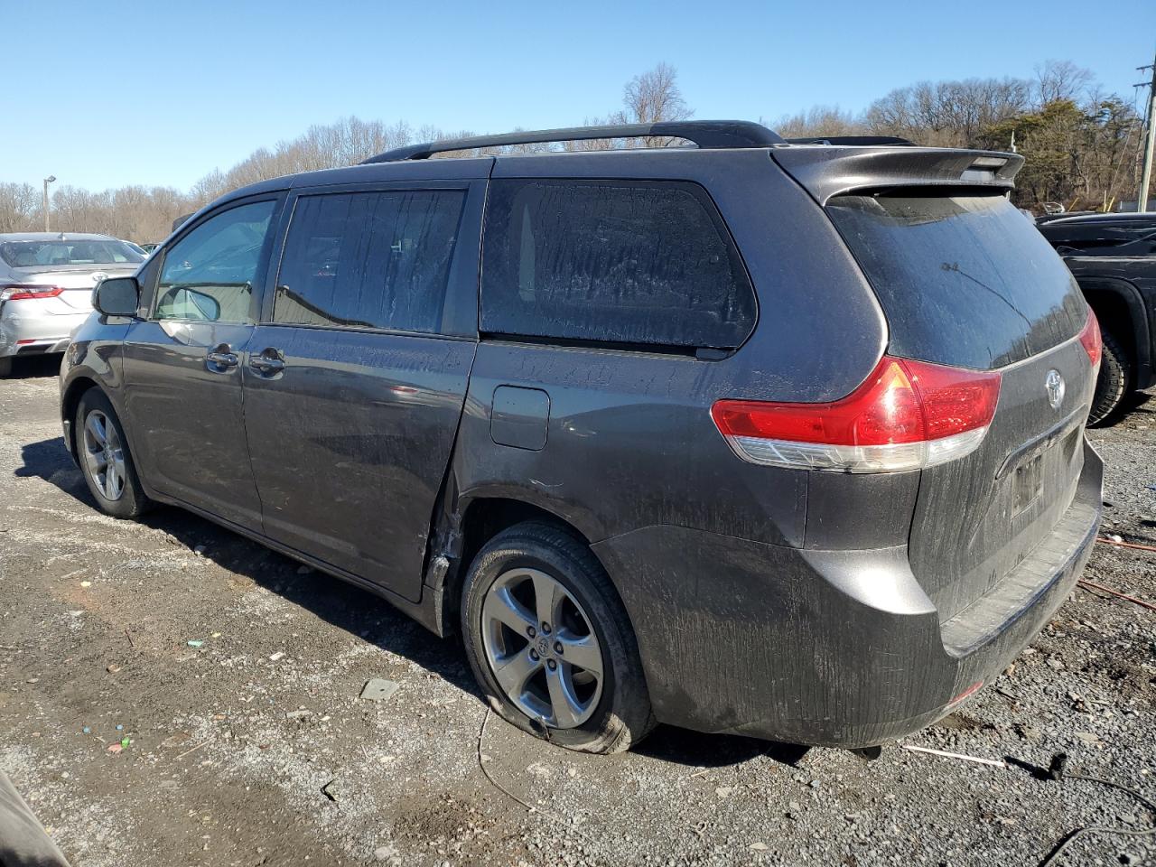 Photo 1 VIN: 5TDKK3DC2DS385296 - TOYOTA SIENNA 