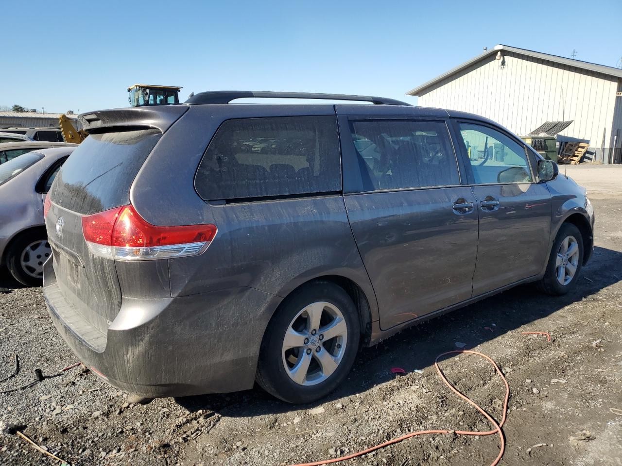 Photo 2 VIN: 5TDKK3DC2DS385296 - TOYOTA SIENNA 