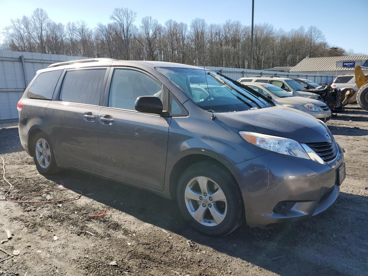 Photo 3 VIN: 5TDKK3DC2DS385296 - TOYOTA SIENNA 