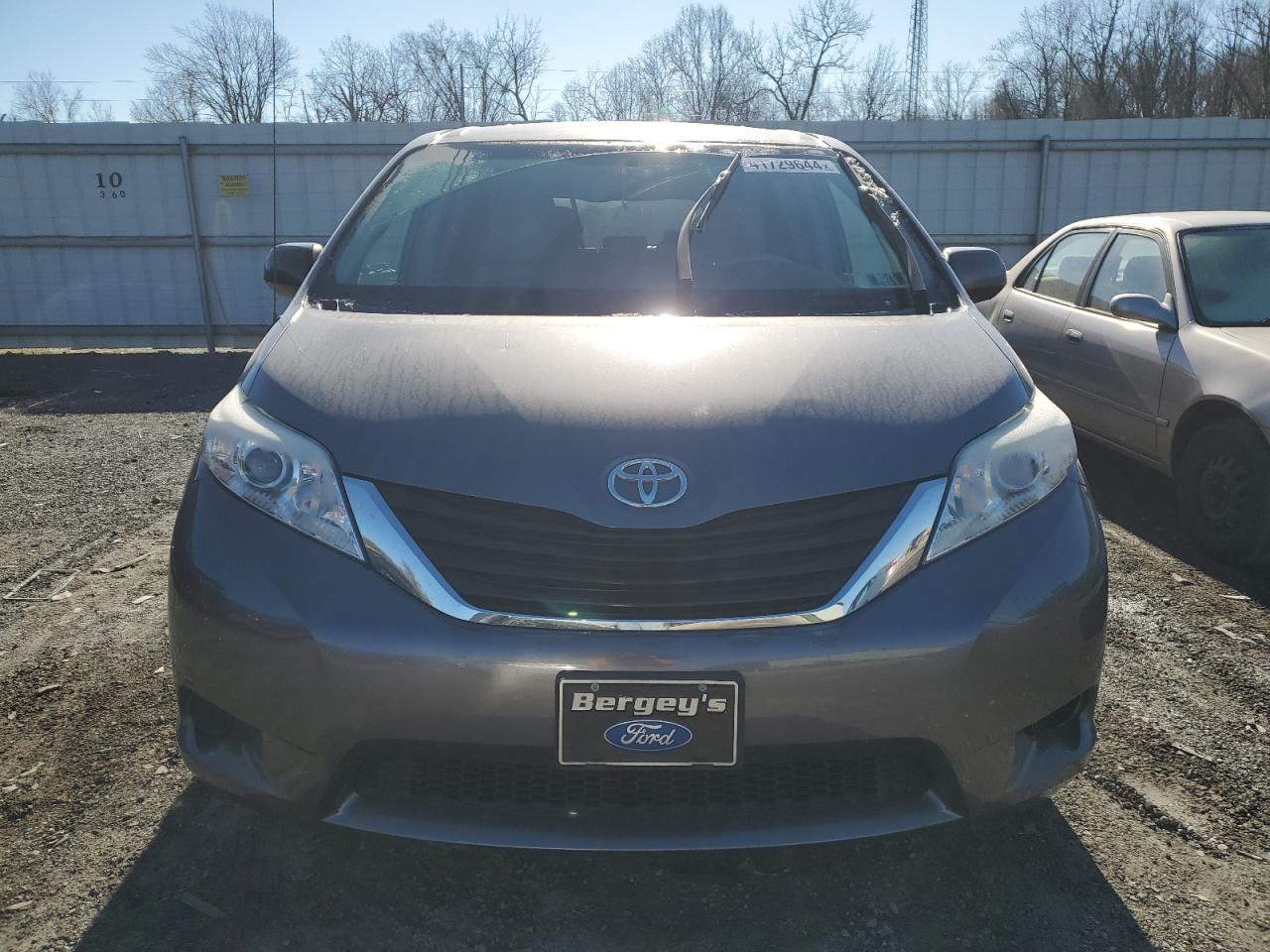 Photo 4 VIN: 5TDKK3DC2DS385296 - TOYOTA SIENNA 