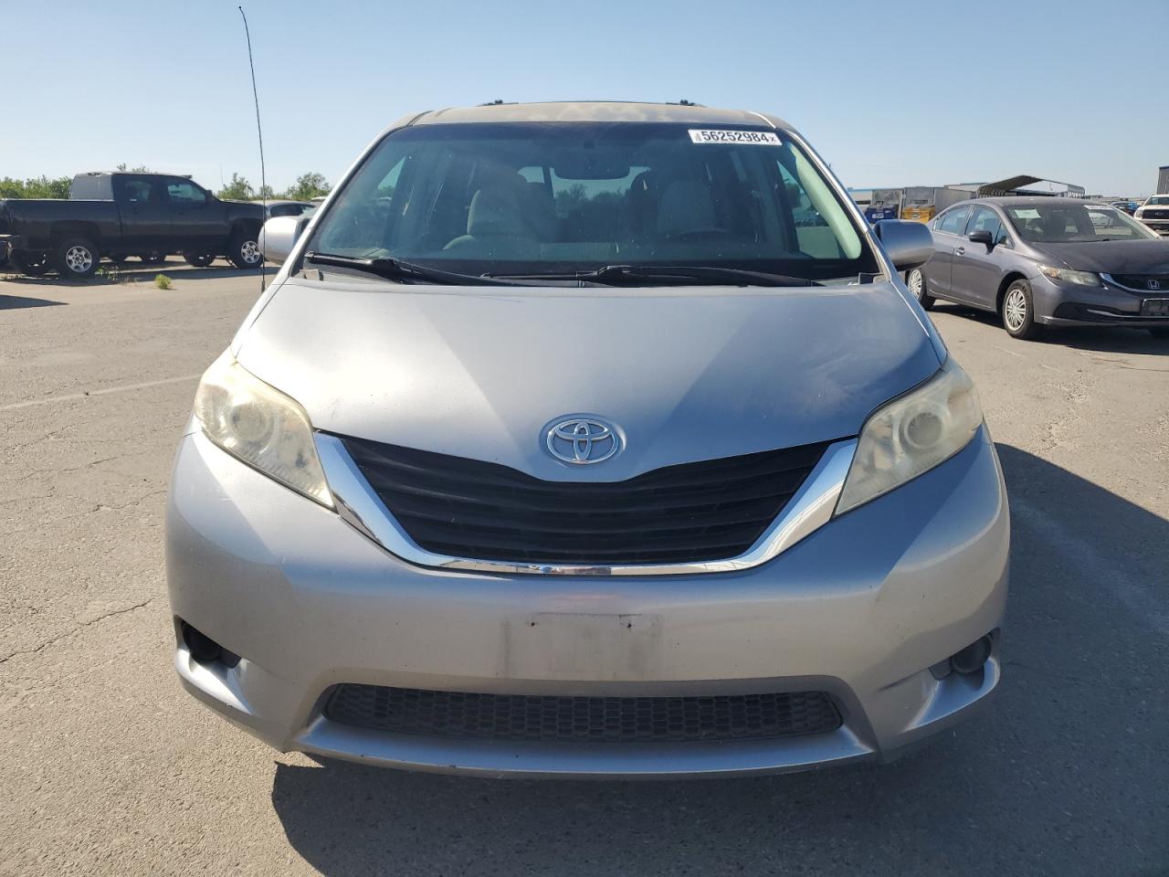 Photo 4 VIN: 5TDKK3DC2DS392863 - TOYOTA SIENNA 