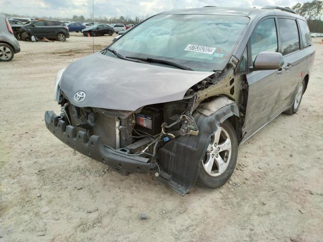 Photo 8 VIN: 5TDKK3DC2DS392894 - TOYOTA SIENNA LE 