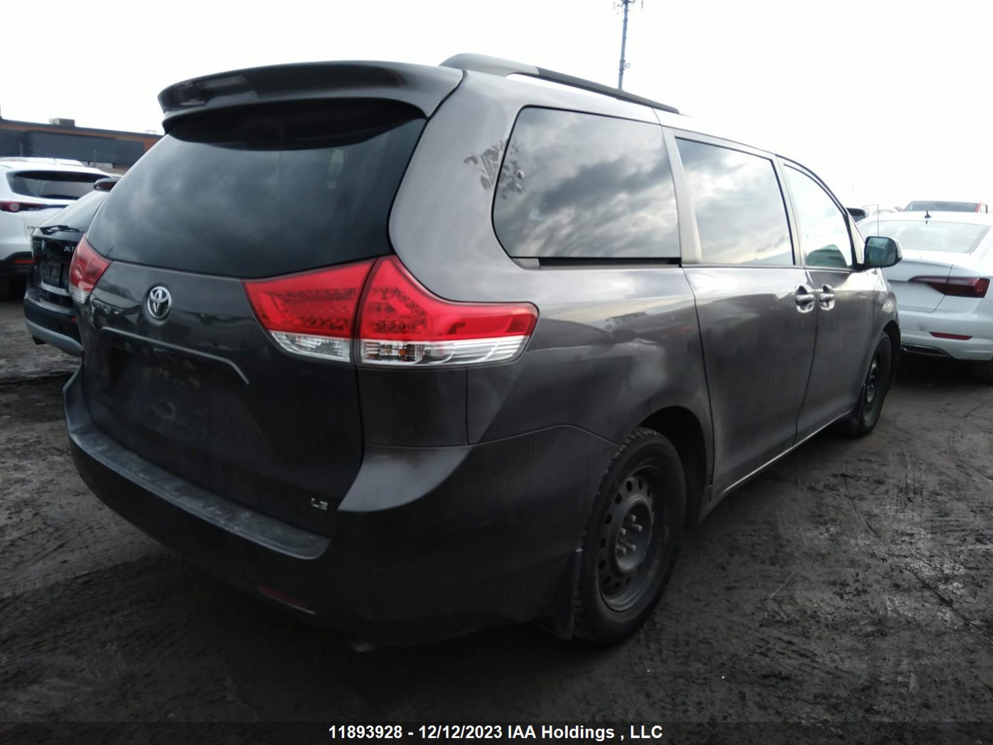 Photo 3 VIN: 5TDKK3DC2DS399960 - TOYOTA SIENNA 