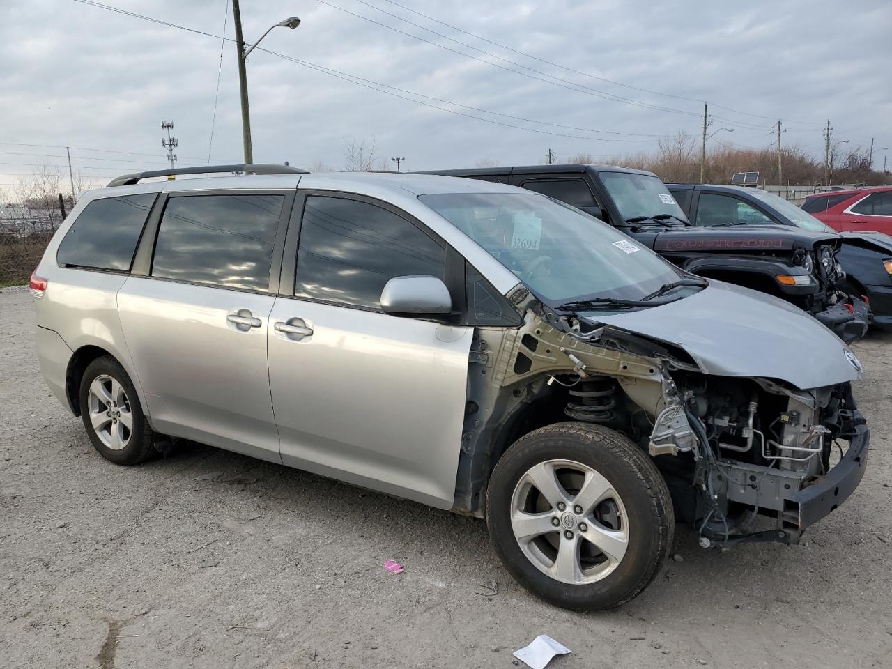 Photo 3 VIN: 5TDKK3DC2DS405367 - TOYOTA SIENNA 