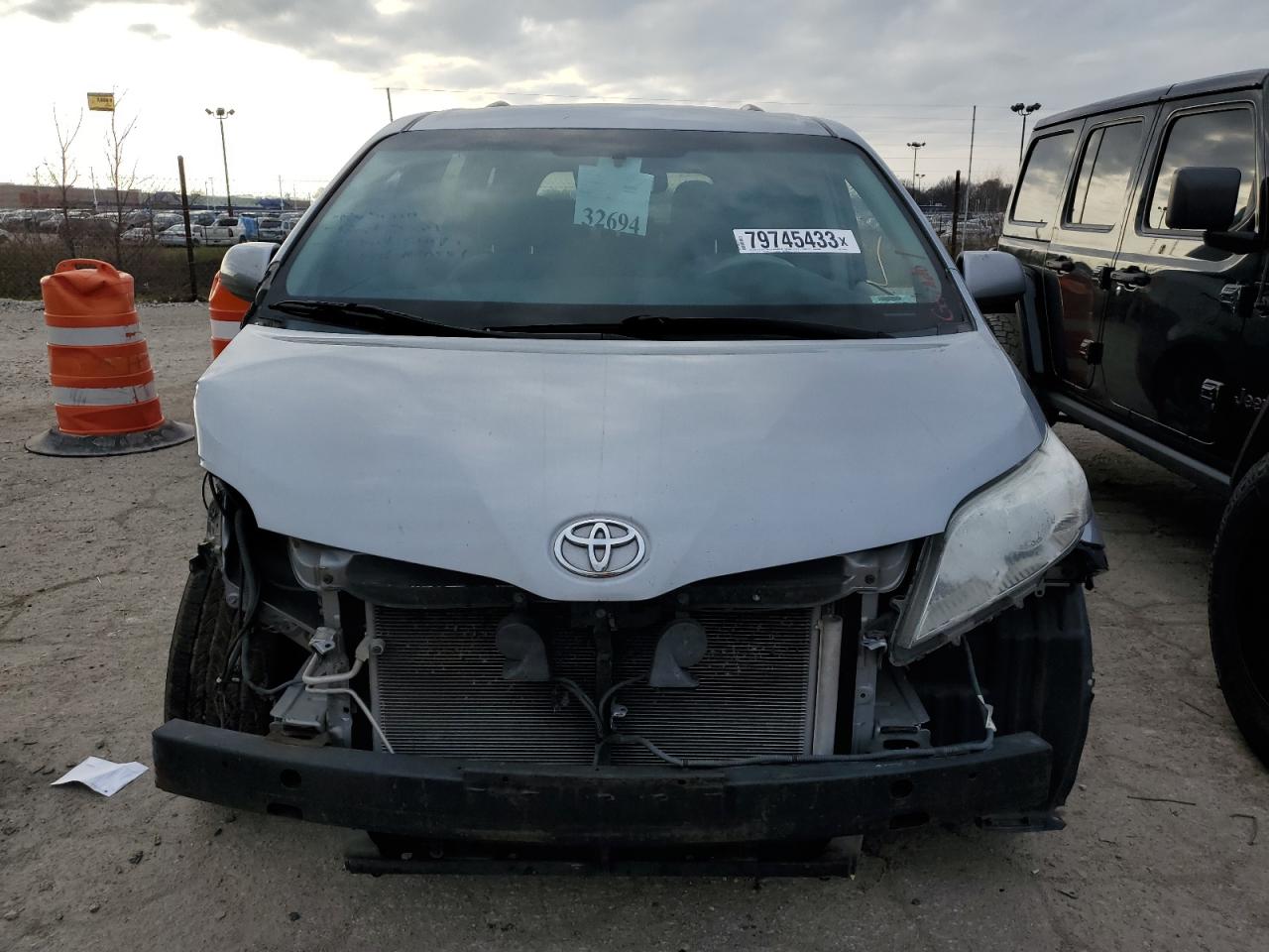 Photo 4 VIN: 5TDKK3DC2DS405367 - TOYOTA SIENNA 