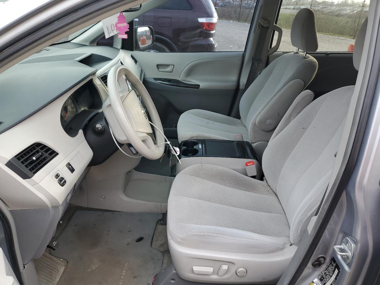 Photo 6 VIN: 5TDKK3DC2DS405367 - TOYOTA SIENNA 