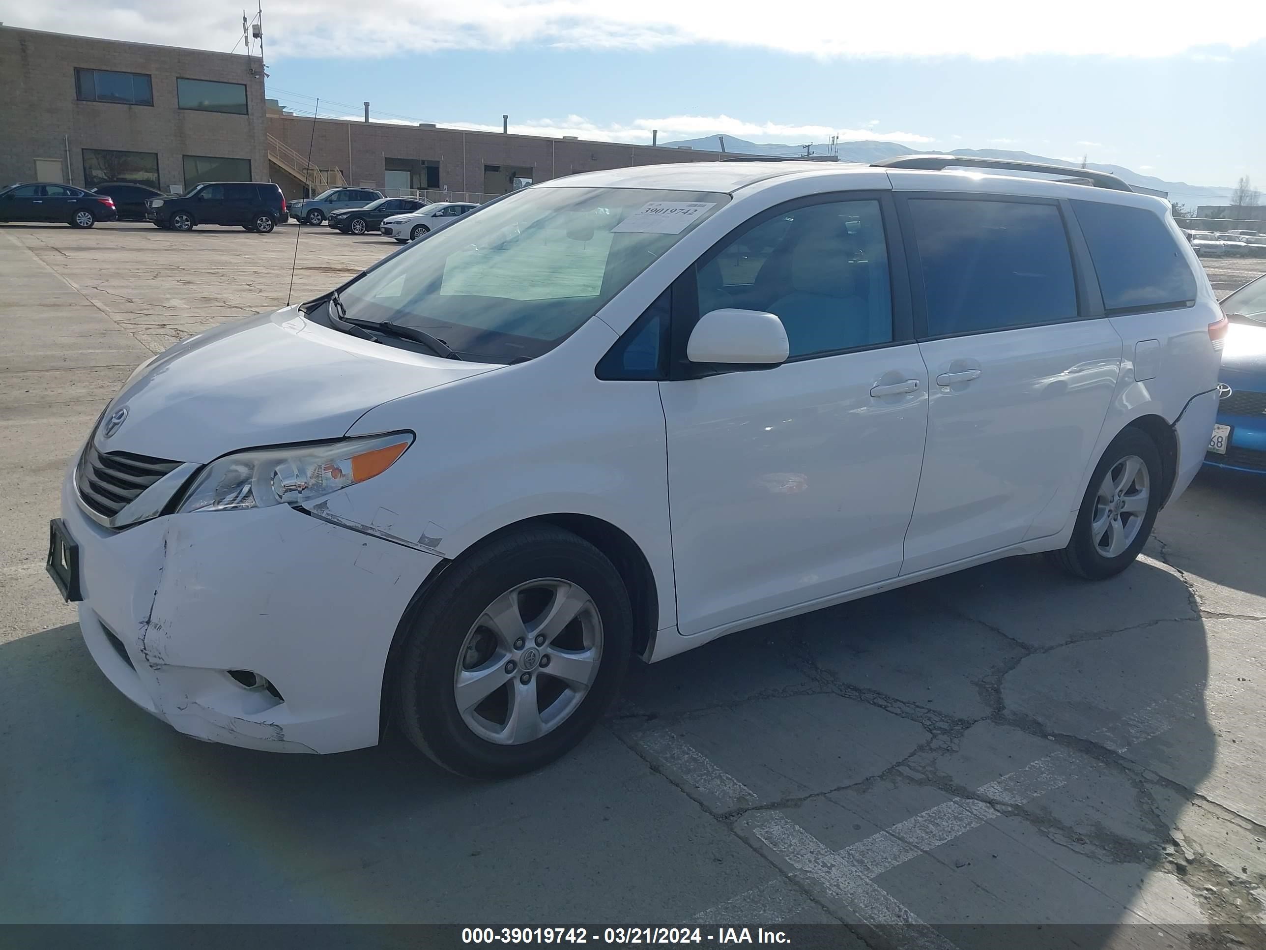 Photo 1 VIN: 5TDKK3DC2ES414006 - TOYOTA SIENNA 