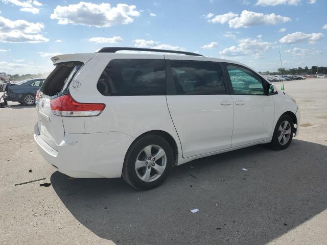 Photo 2 VIN: 5TDKK3DC2ES424616 - TOYOTA SIENNA LE 