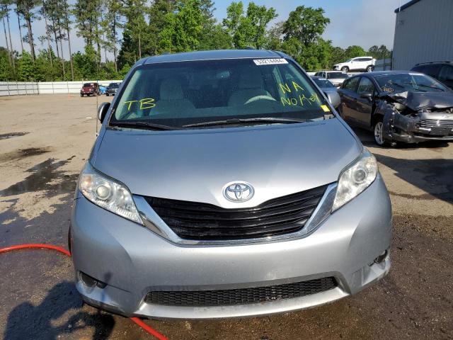 Photo 4 VIN: 5TDKK3DC2ES458121 - TOYOTA SIENNA LE 