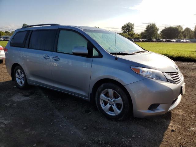 Photo 3 VIN: 5TDKK3DC2ES493452 - TOYOTA SIENNA LE 