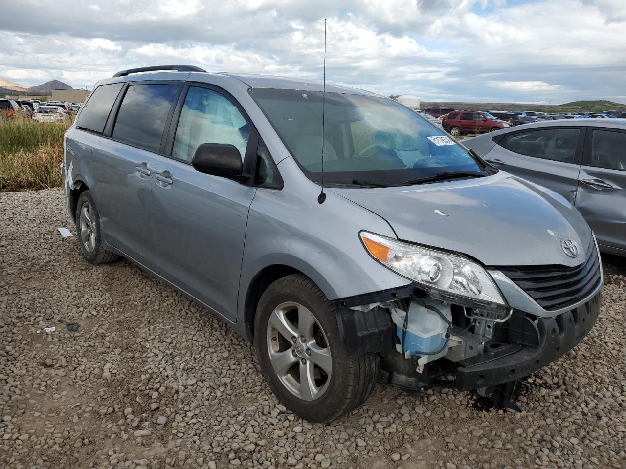 Photo 3 VIN: 5TDKK3DC2ES505406 - TOYOTA SIENNA 