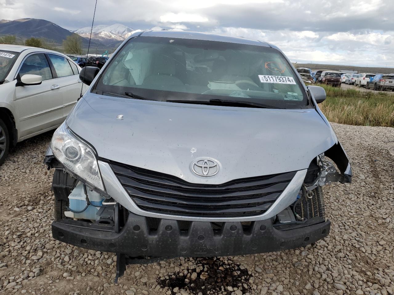 Photo 4 VIN: 5TDKK3DC2ES505406 - TOYOTA SIENNA 