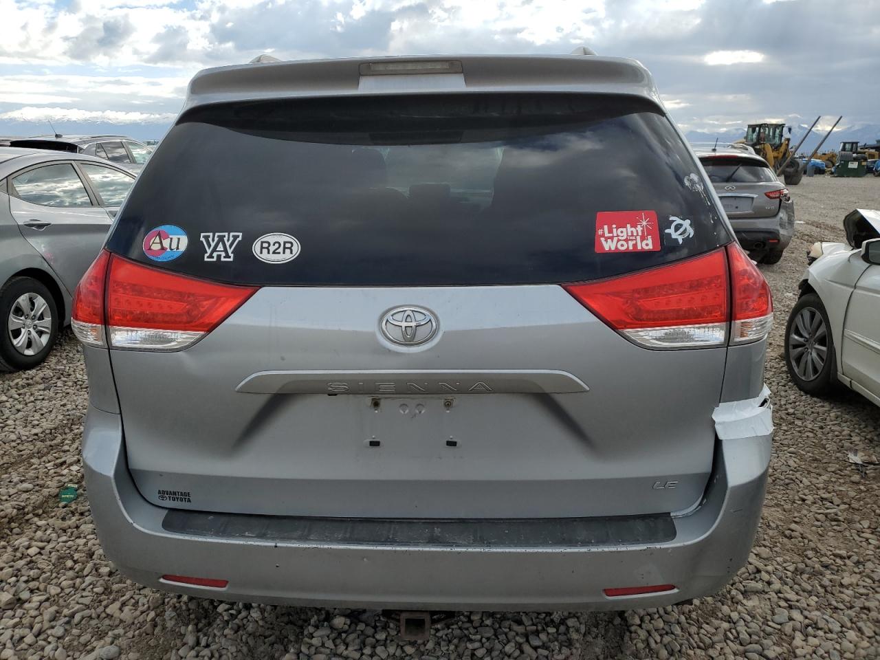 Photo 5 VIN: 5TDKK3DC2ES505406 - TOYOTA SIENNA 