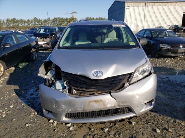 Photo 4 VIN: 5TDKK3DC2ES512534 - TOYOTA SIENNA LE 