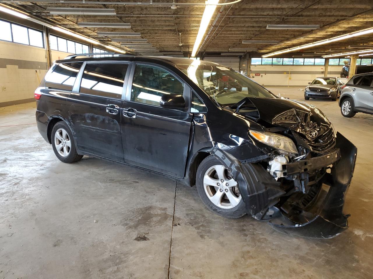 Photo 3 VIN: 5TDKK3DC2FS551903 - TOYOTA SIENNA 