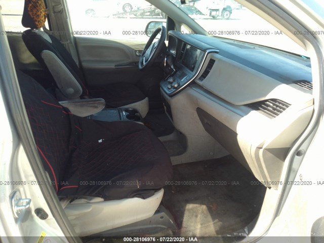 Photo 4 VIN: 5TDKK3DC2FS599028 - TOYOTA SIENNA 