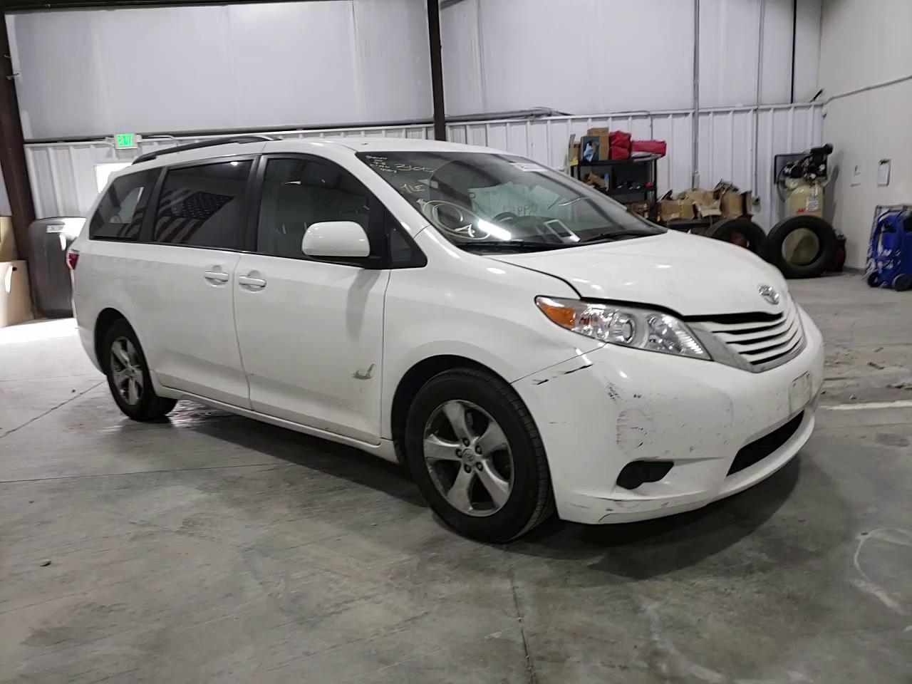 Photo 10 VIN: 5TDKK3DC2FS599403 - TOYOTA SIENNA 