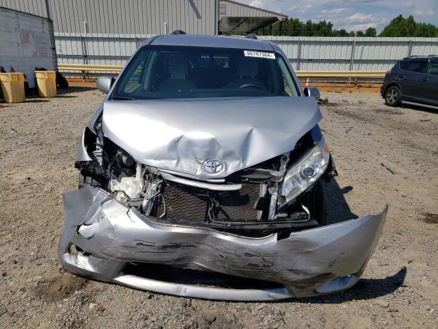 Photo 4 VIN: 5TDKK3DC2FS636093 - TOYOTA SIENNA LE 