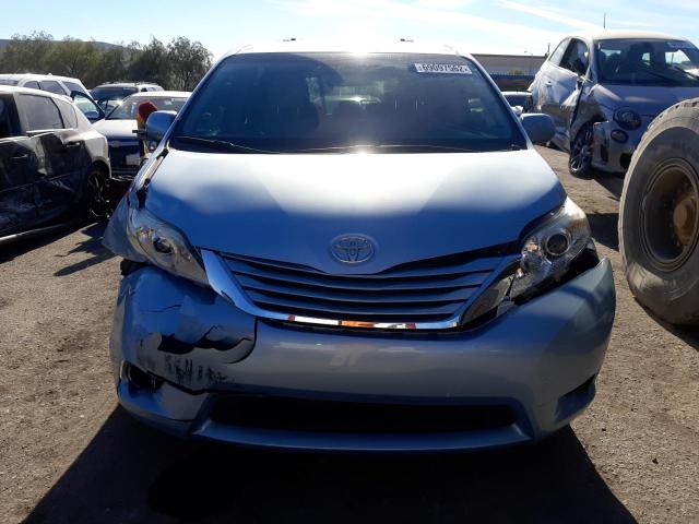 Photo 4 VIN: 5TDKK3DC2FS675380 - TOYOTA SIENNA LE 