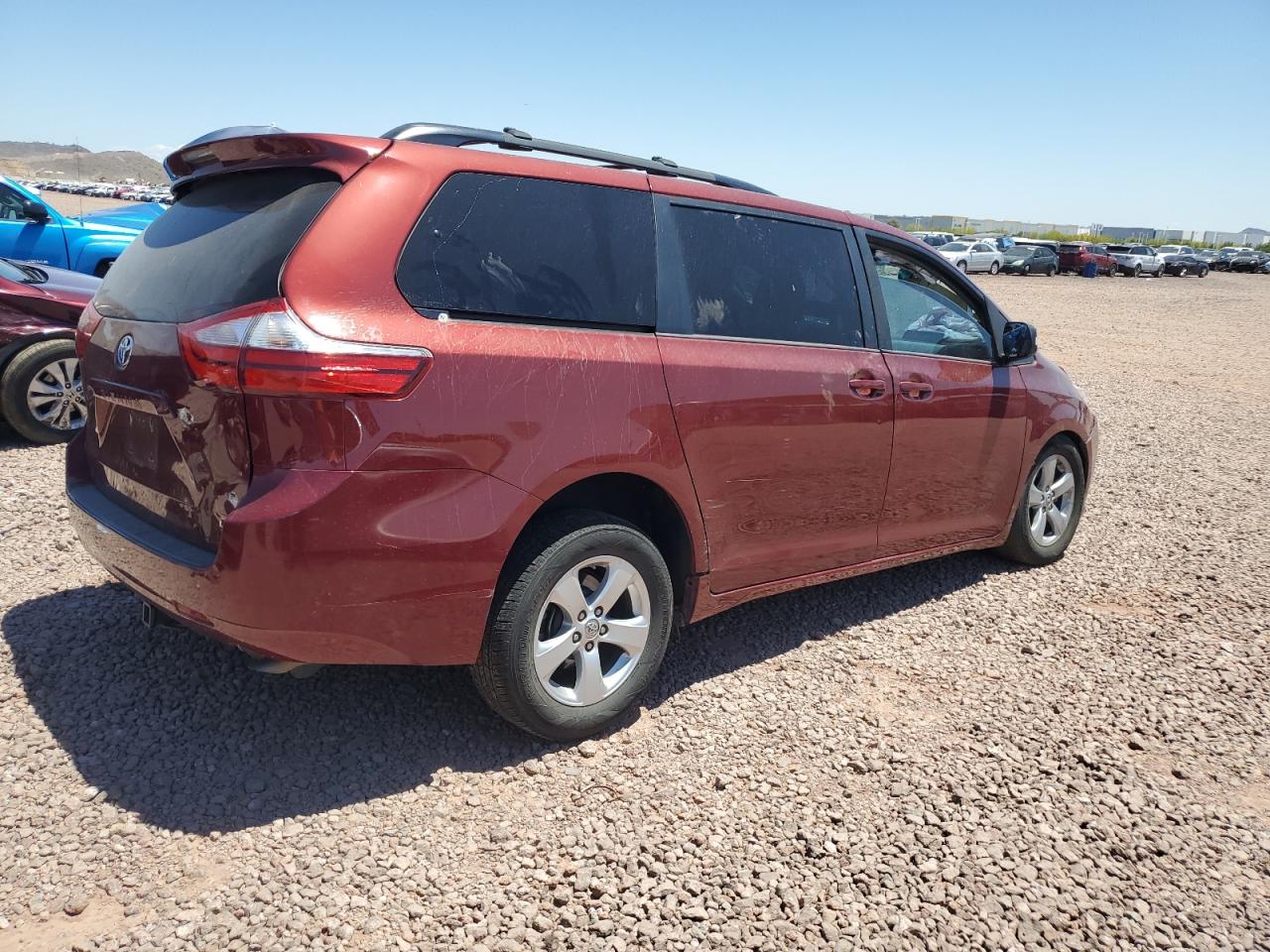 Photo 2 VIN: 5TDKK3DC2GS699860 - TOYOTA SIENNA 