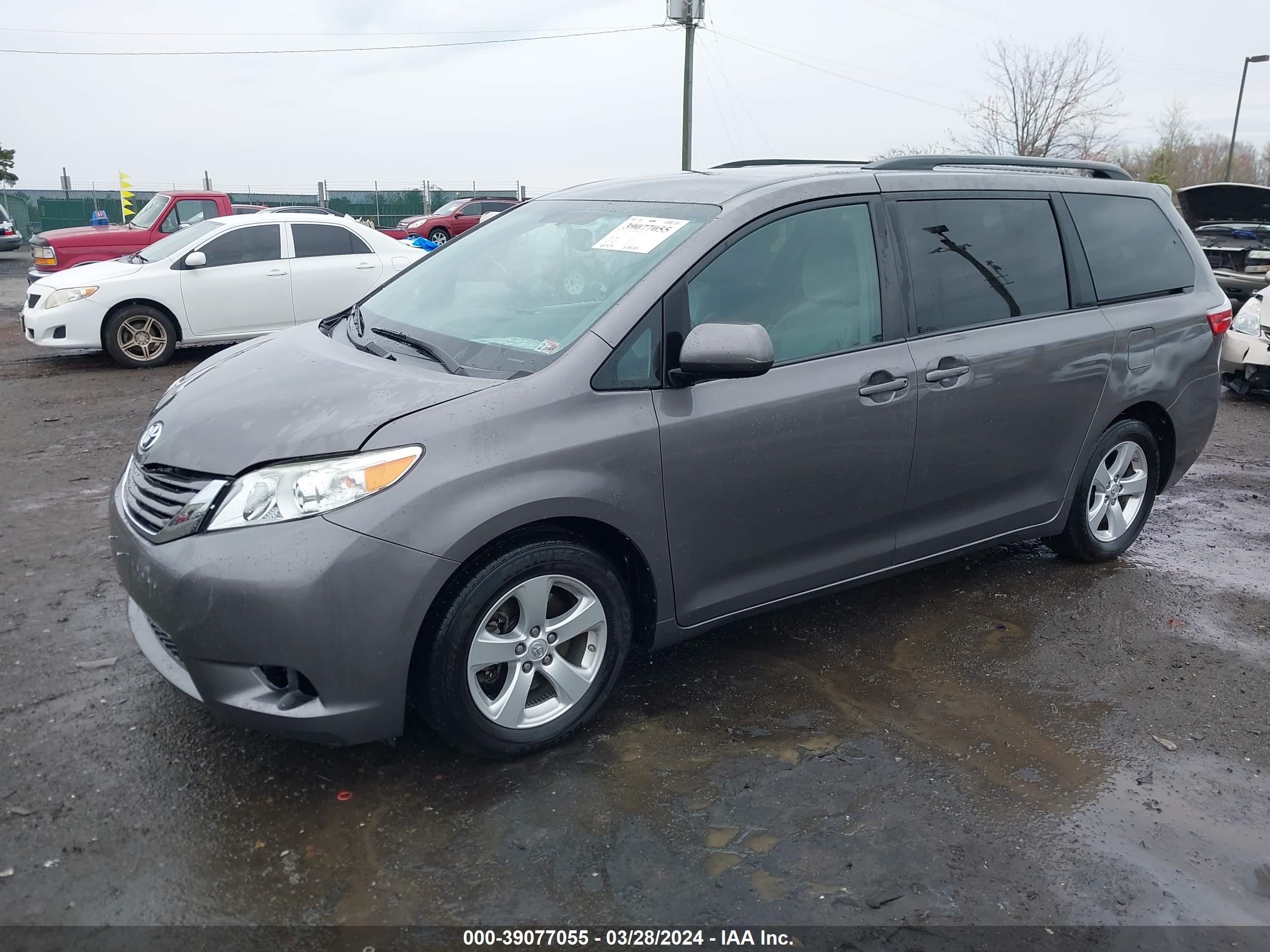 Photo 1 VIN: 5TDKK3DC2GS726247 - TOYOTA SIENNA 