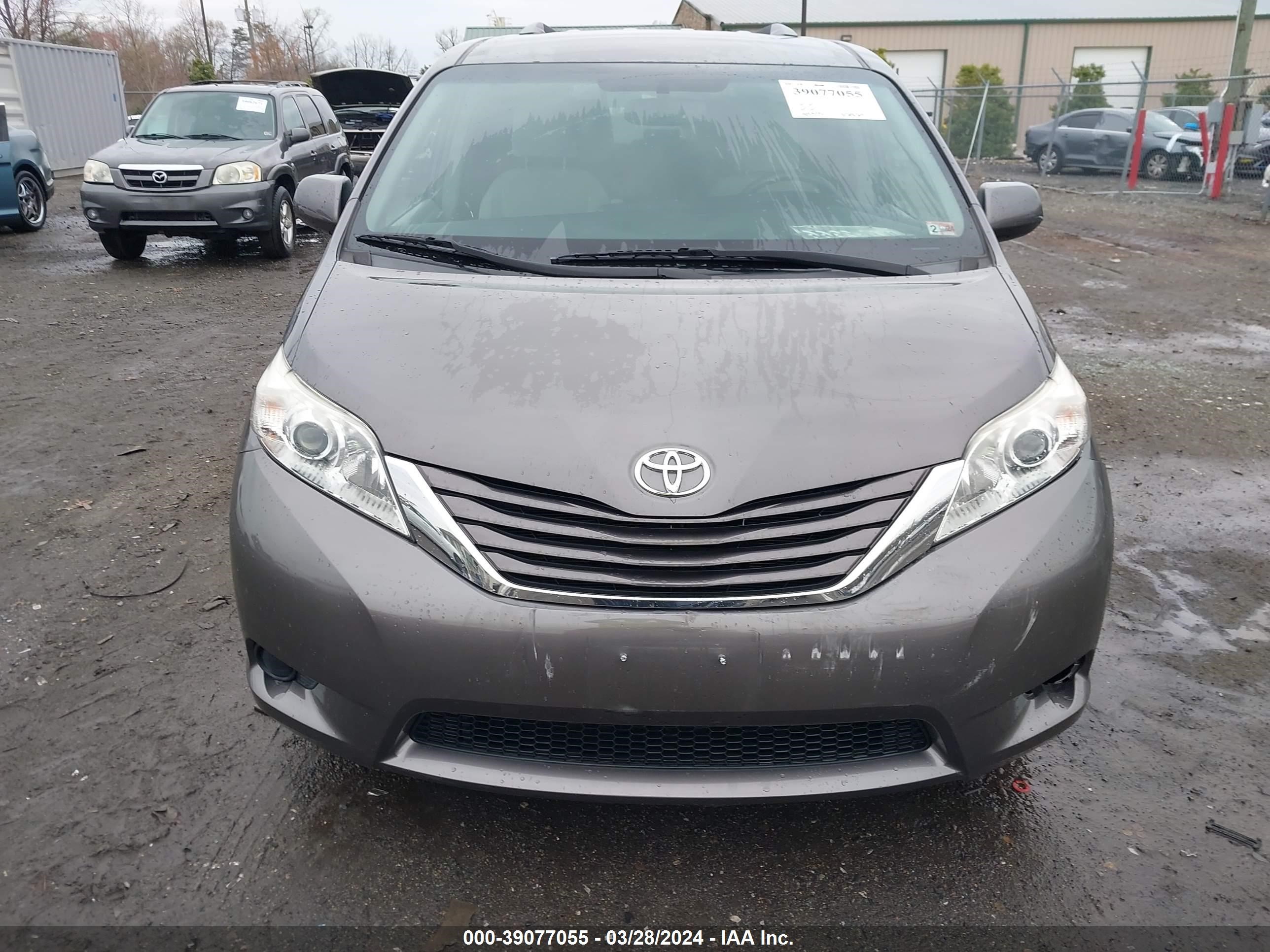 Photo 5 VIN: 5TDKK3DC2GS726247 - TOYOTA SIENNA 