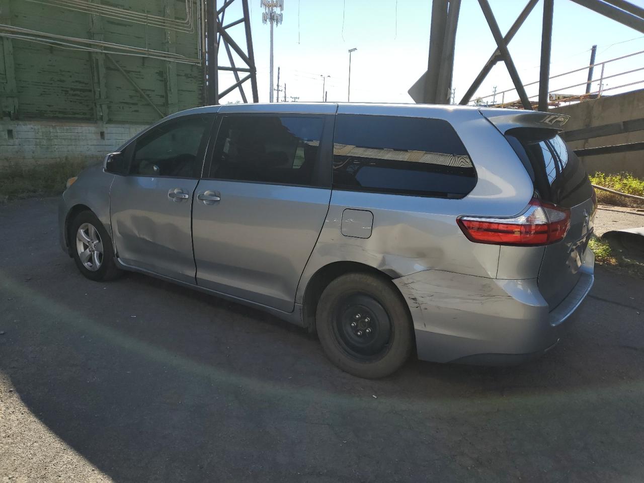 Photo 1 VIN: 5TDKK3DC2GS727060 - TOYOTA SIENNA 