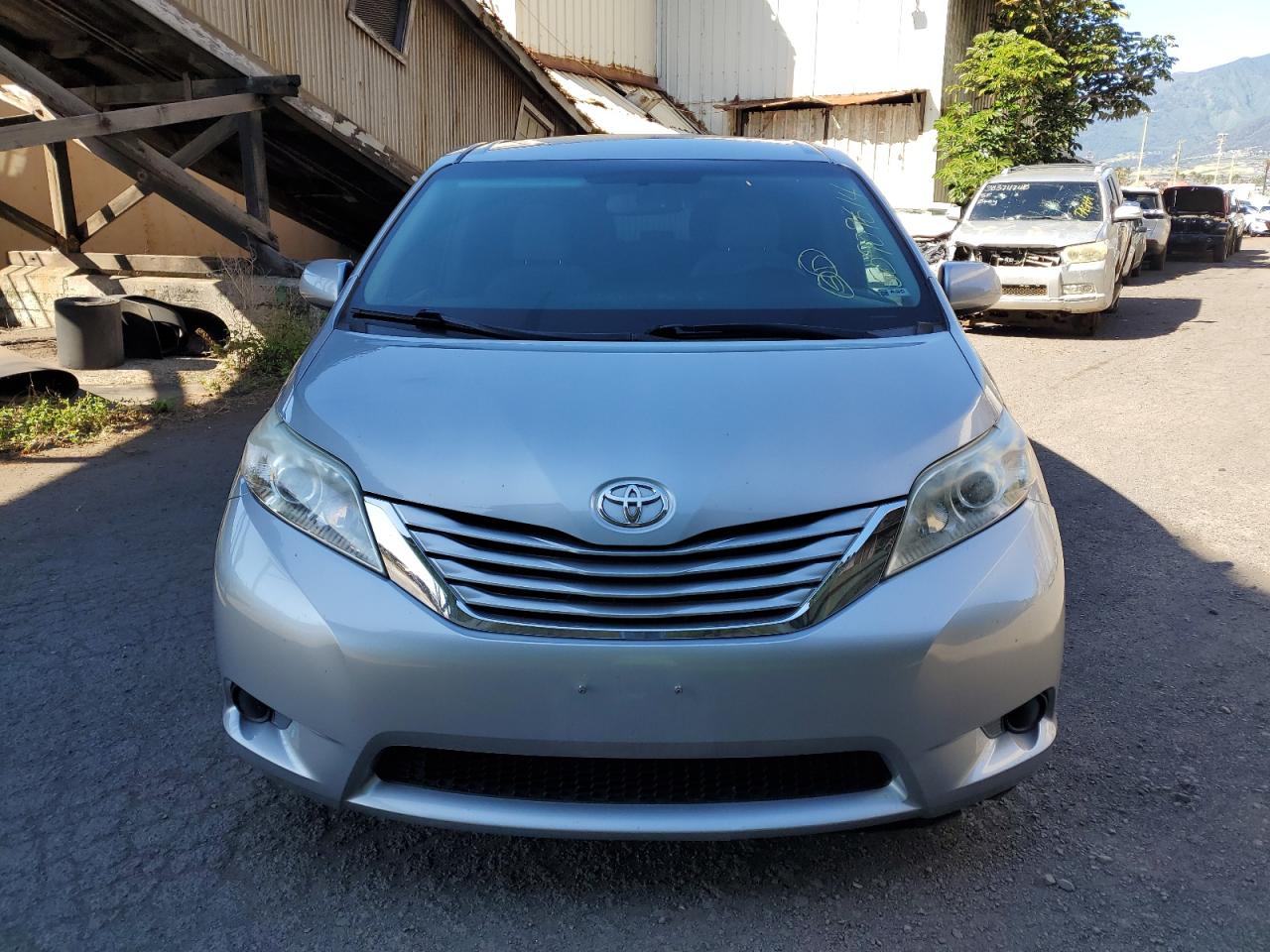 Photo 4 VIN: 5TDKK3DC2GS727060 - TOYOTA SIENNA 