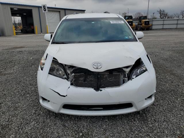 Photo 4 VIN: 5TDKK3DC2GS733778 - TOYOTA SIENNA LE 