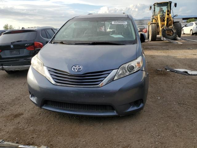 Photo 4 VIN: 5TDKK3DC2GS761628 - TOYOTA SIENNA LE 