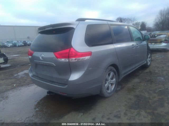 Photo 3 VIN: 5TDKK3DC3BS005184 - TOYOTA SIENNA 