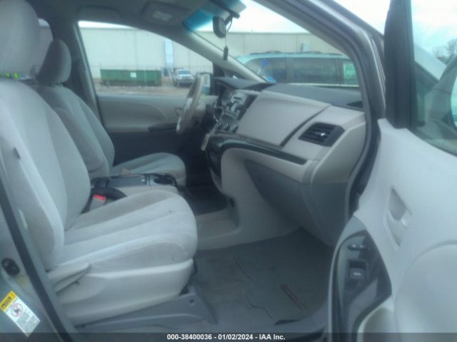 Photo 4 VIN: 5TDKK3DC3BS005184 - TOYOTA SIENNA 