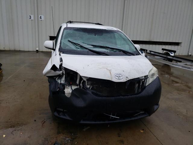 Photo 4 VIN: 5TDKK3DC3BS009395 - TOYOTA SIENNA LE 