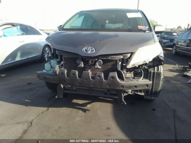 Photo 5 VIN: 5TDKK3DC3BS010806 - TOYOTA SIENNA 