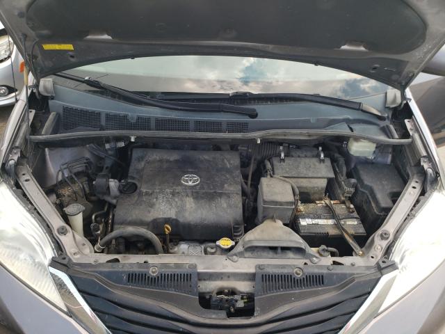 Photo 6 VIN: 5TDKK3DC3BS015343 - TOYOTA SIENNA LE 