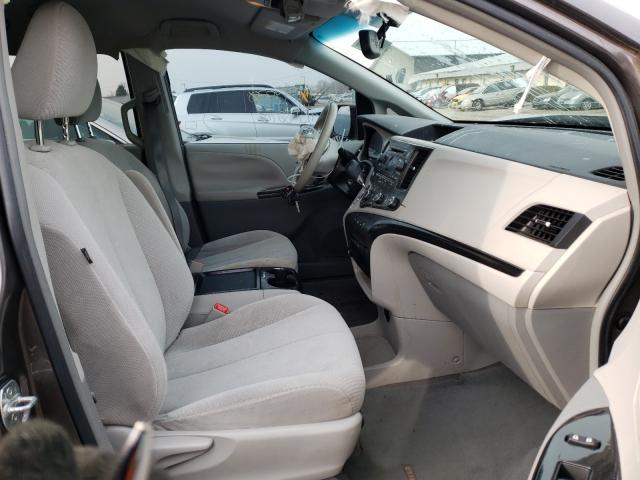 Photo 4 VIN: 5TDKK3DC3BS017884 - TOYOTA SIENNA LE 