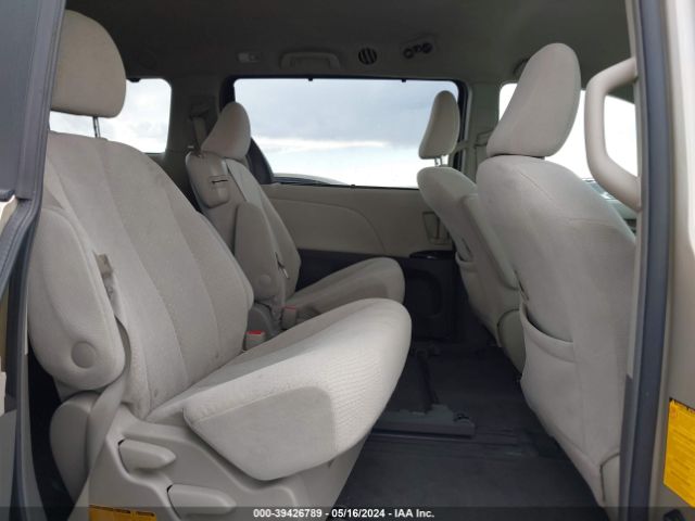 Photo 7 VIN: 5TDKK3DC3BS021790 - TOYOTA SIENNA 