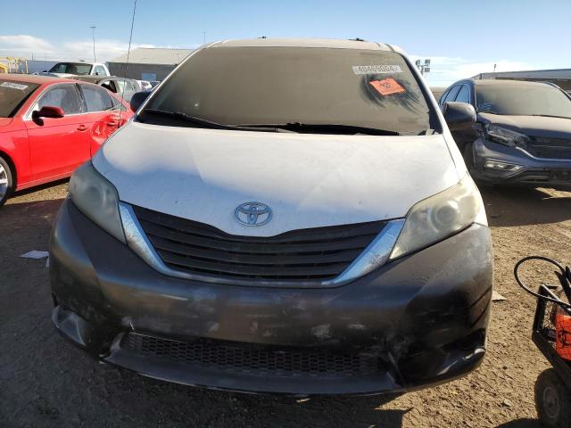 Photo 4 VIN: 5TDKK3DC3BS026892 - TOYOTA SIENNA LE 