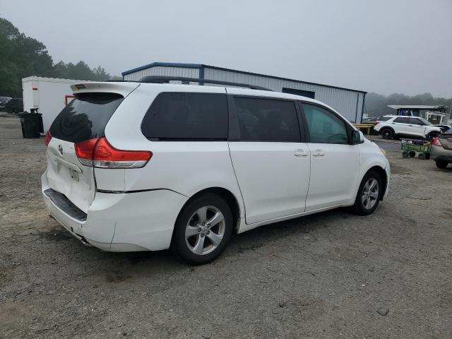 Photo 2 VIN: 5TDKK3DC3BS033471 - TOYOTA SIENNA LE 